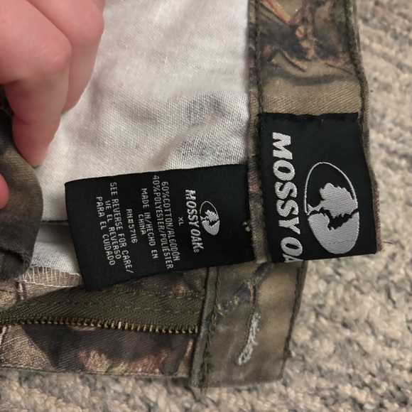 Mossy Oak Woman’s Camo Cargo Pants - Picture 4 of 4